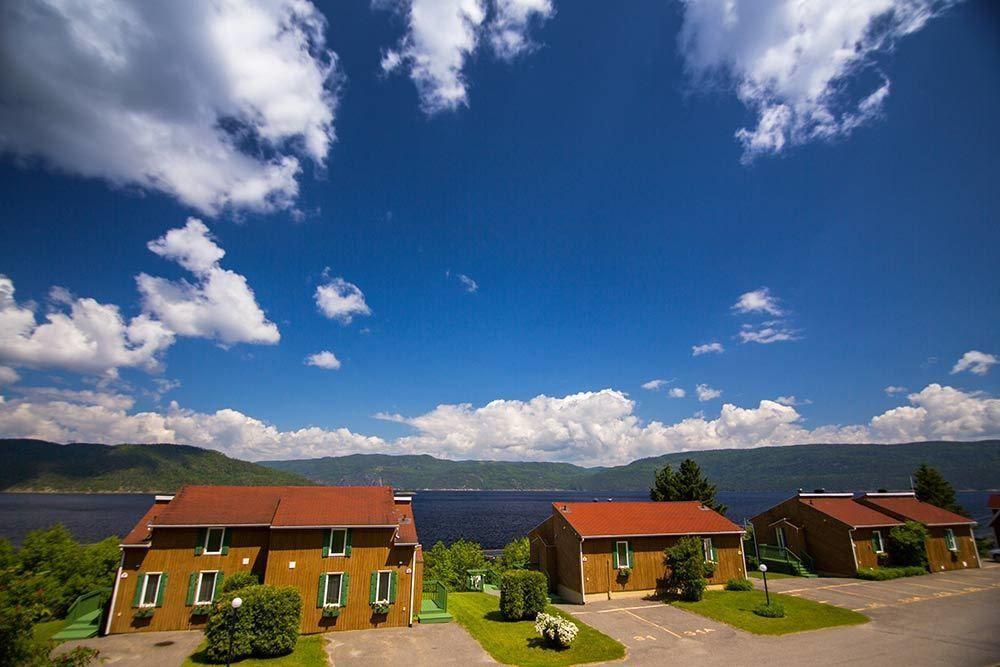 Chalets Condos Sur Le Fjord LʼAnse-Saint-Jean Exterior foto